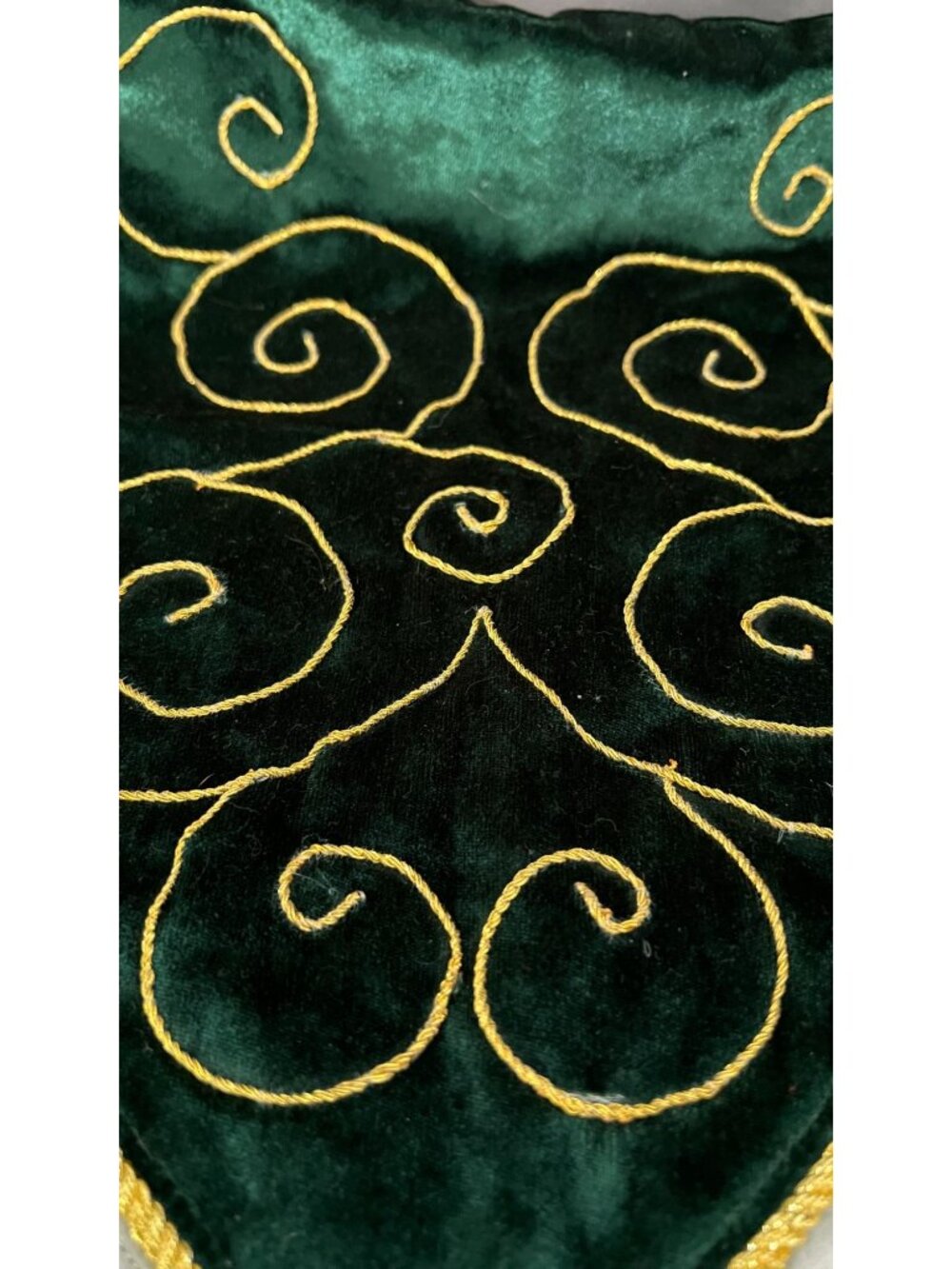 Velvet Green & Gold Embroidered Swirl Table Runner Elegant Accent - Picture 2 of 3